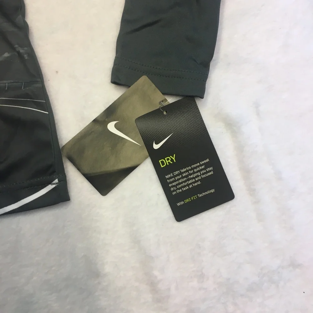 NWT Boys Nike Long‎ sleeve top